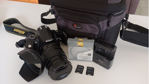 Cámara Réflex Nikon D5000 Con Lente 18-55 Y Accesorios