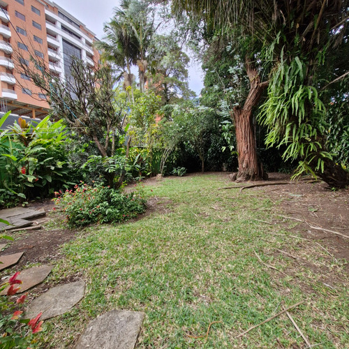 Casa En Venta En Zona 10 A Dos Cuadras Diagonal 6 - Imagen 4