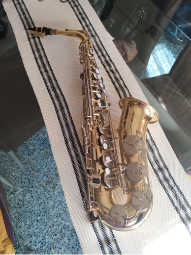 Saxofón Yamaha Yas 25