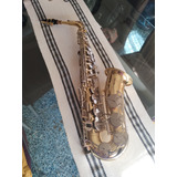 Saxofón Yamaha Yas 25