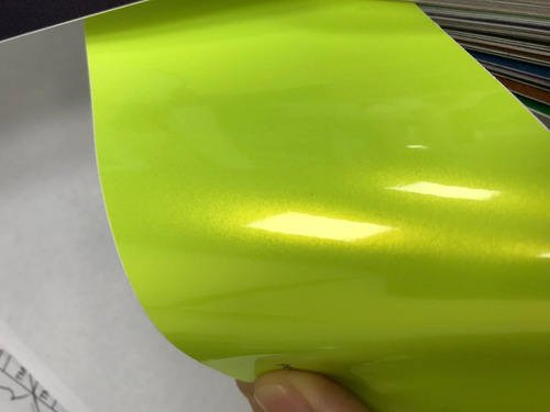 Vinil Wrap Automotriz Premium Acid Lime Glossy 1.52x1m