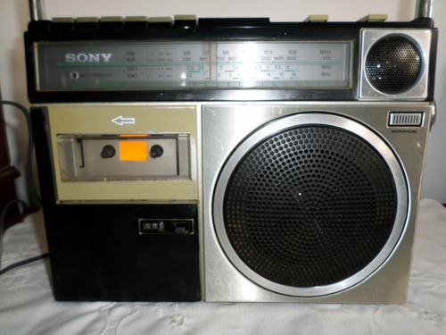 Antigua Radio Sony Cassette Corder 4 Bandas Cfm 31s Japan