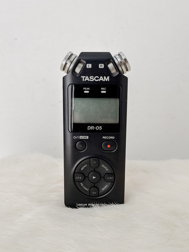 Gravador De Áudio Digital Profissional Tascam Dr-05