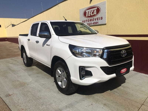 TOYOTA HILUX 2.8 STD 4X4 CD 