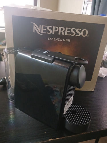 Cafetera Nespresso Essenza Mini