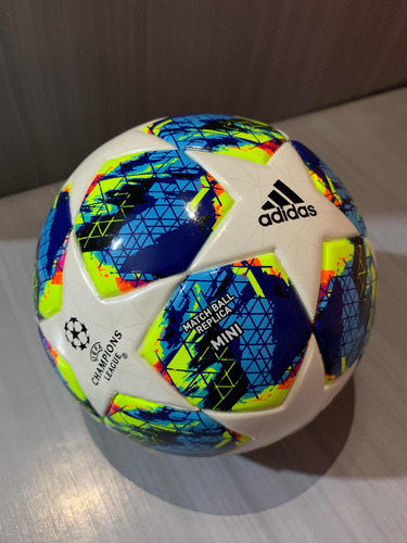 Mini Balón adidas Fínale