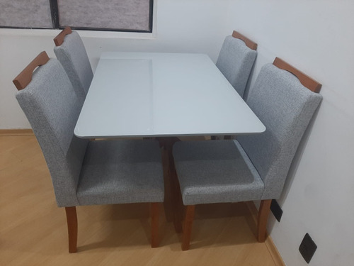 Mesa De Jantar Com 4 Cadeiras 