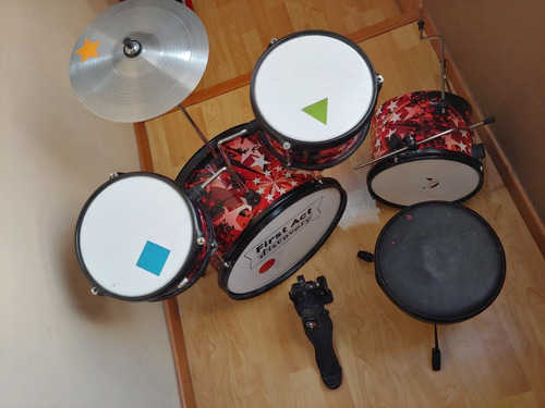 First Act Discovery Drum Set (usado)