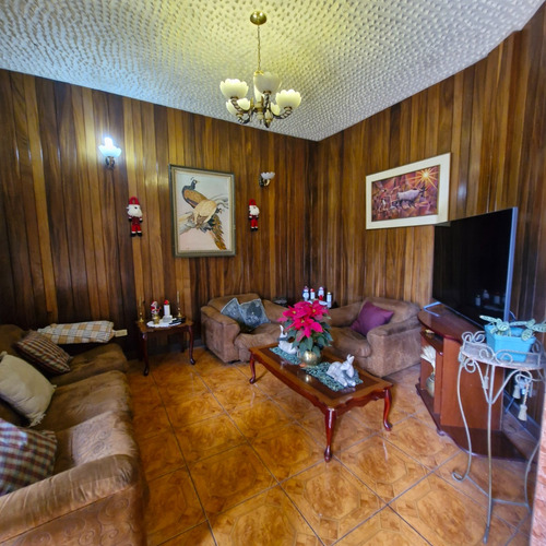 Casa En Venta En Avenida Principal En Zona 6 Colonia El Martinico