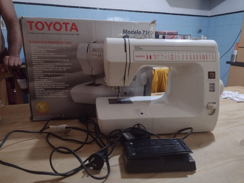 Maquina Toyota De Coser 