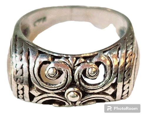 Anillo Antiguo Con Arabescos 