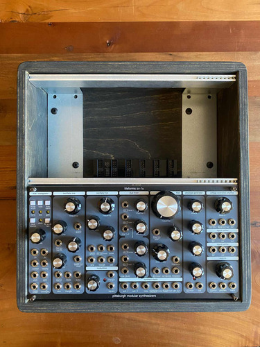 Sintetizador Y Case Eurorack Pittsburgh Modular Sv-1b