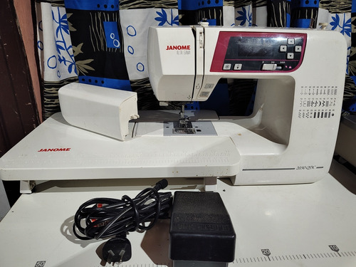 Máquina De Coser / Janome 2030 Mdq 