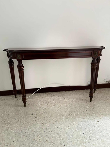 Mesa Consola En Madera Con Detalles