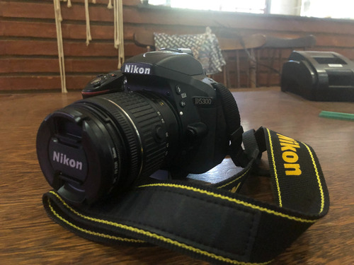 Cámara Réflex Digital Nikon D5300. Tres Lentes Y Accesorios.