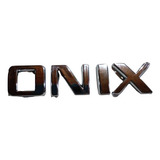 Insignia Emblema Tapa Baul Chevrolet Onix