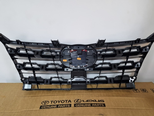 Parrilla Toyota Fortuner Dubai 2021-2022-2023-2024 Original Foto 2