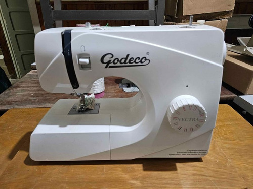 Maquina De Coser Godeco Vectra Color Blanco