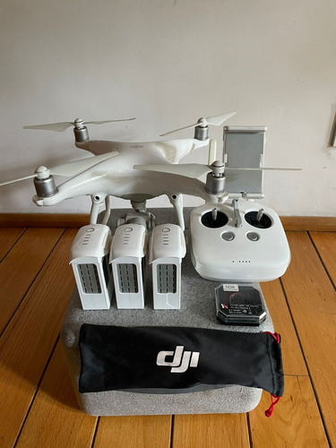 Dji Phantom 4 + 3 Baterías + Estuche