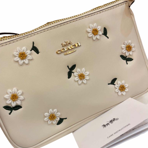 Bolsa Bandolera Coach Clutch Diseño Estampado De Canvas  Crema Con Correa De Hombro Blanca Asas Color Blanco Y Herrajes Oro