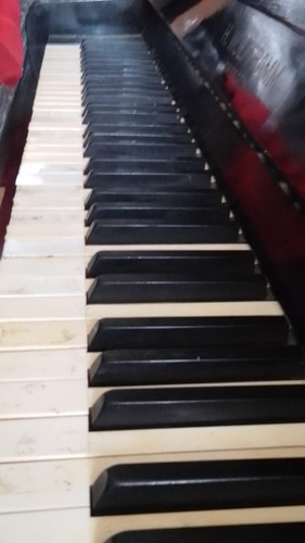 Piano Vertical Antigüo De Más De 100 Años Marca Wolfframm 