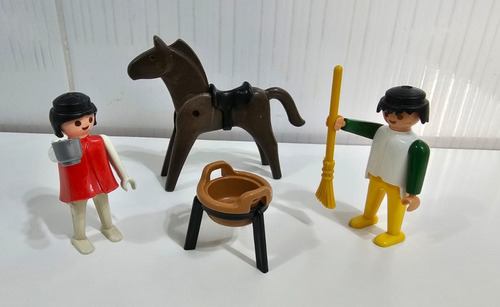 Playmobil - Lote De 2 Muñecos Con Caballo Y Acccesorios