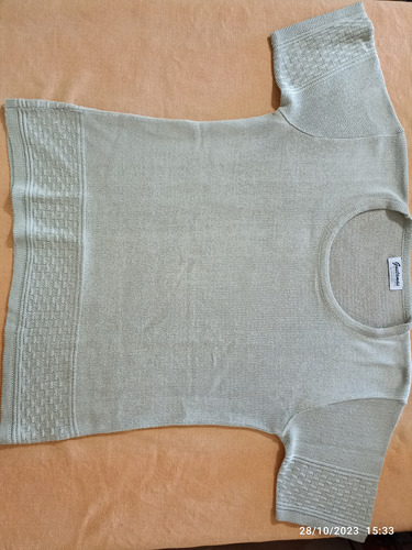 Sweater Tejido Poliéster Y Algodón Con Guarda Manga Corta.