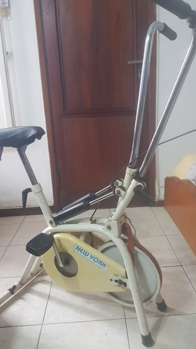 Bicicleta Fija Usada Con Amortiguación Para Brazos