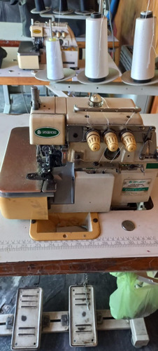 Maquina Overlock 3 Hilos Marca Zoje, En Muy Buen Estado