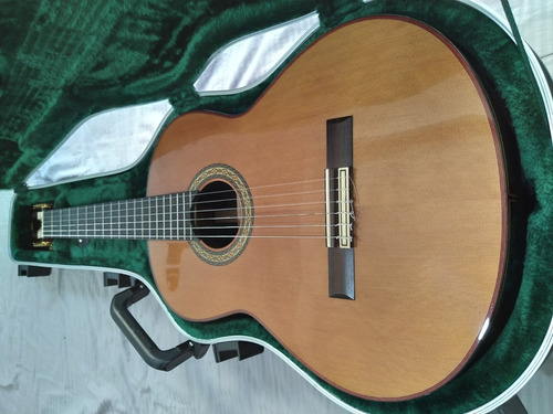 Guitarra Española Admira A25 + Estuche Skb 1skb-000