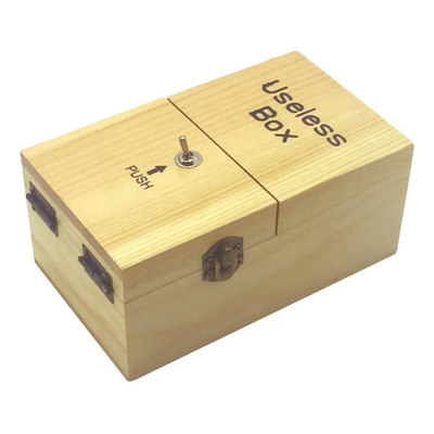 Una Caja Inútil Con Sorpresas De Madera Inútil Totalmente Mo