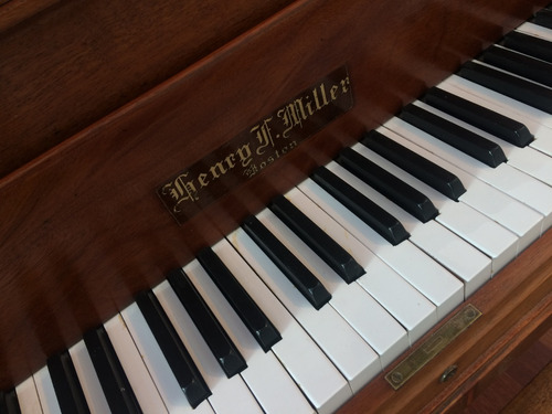 Piano 1/2 De Cola Marca Henry F. Miller Hecho En U. S. A.  