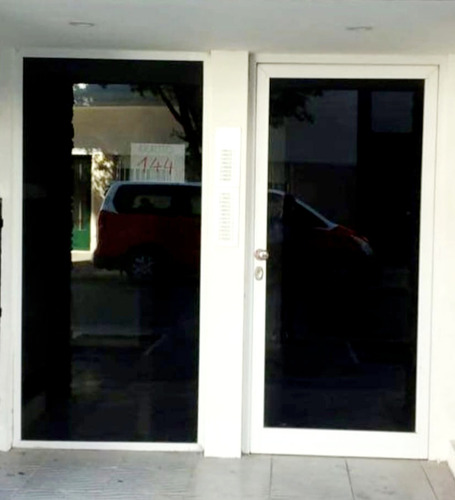 Puerta Aluminio Blanco Y Vidrio C/ Paño Fijo De Igual Medida
