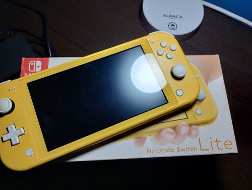 Consola Nintendo Switch Lite Amarilla Edición Estándar