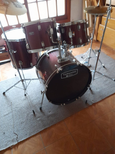 Batería Mapex Tornado, Con Fierros Y Platos Completos