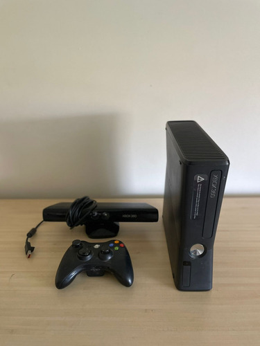 Microsoft Xbox 360 + Kinect