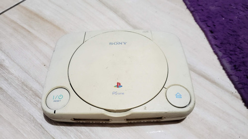 Playstation 1 Psone Só O Aparelho Sem Nada. Não Liga Tá Com Defeito. 696. A43