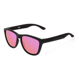 Gafas De Sol Hawkers Lifestyle One Raw One Size, Diseño Carbon Black Nebula Con Marco De Nailon Tr90 Color Negro Mate, Lente Fucsia De Copoliéster Tr18 Espejada, Varilla Negra Mate De Nailon Tr90 - Ho