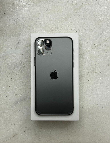iPhone 11 Pro 256 Gb, Con Cargador Y Auriculares