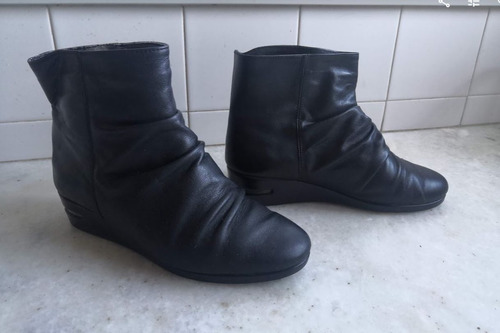 Botas De Cuero Negras, Hush Puppies Air. Nro 35. Taco 3.5 Cm