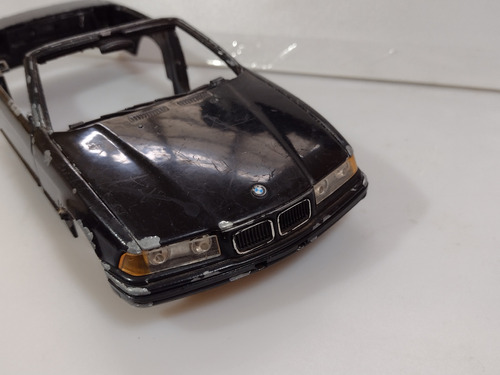 Miniatura Bmw 325i Convertible 1993 1/18 Sucata Diorama