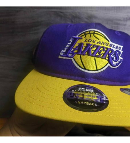 Gorra Newera Lakers 16 Champs Retro Crown Curva Snapback