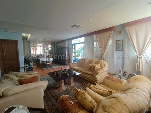 Jip 25-13717. Rent-a-house Vende Hermoso Penthouse De 3 Niveles Y 518.72mts2, Con Terraza De 142.9 Mts2. En La Zona Norte De Maracay. Urb. El Bosque - Imagen 2