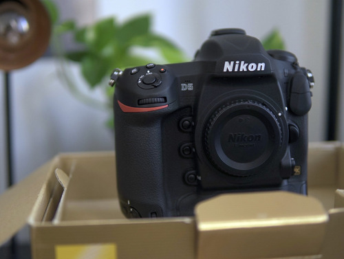 Nikon D5 - 69 Mil Cliques Apenas (r$ 18,500 À Vista)