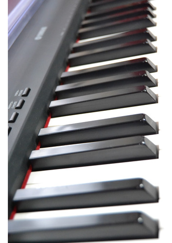 Piano Yamaha P-95 Usado Como Nuevo Y Accesorios.