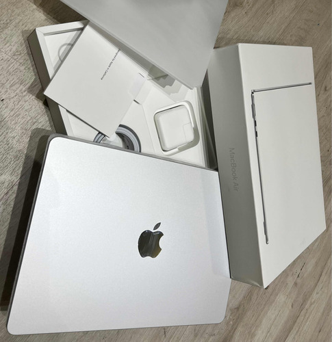 Apple Macbook Air 13 M2 2022 8c Cpu/8c Gpu/8gb/256gb Prata