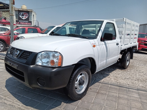 Nissan Np300 2015 2.4 Estacas Dh Mt