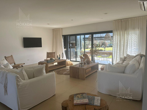 Venta Casa San Sebastián Apto Crédito Oportunidad Calidad Y Diseño 4 Amb Pileta Árboles Riego