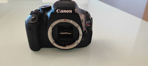 Canon Eos Rebel T3i Completa