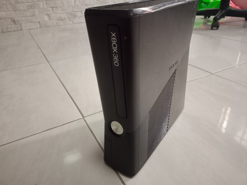 Consola Xbox 360 Slim Con Juegos Cables Y Controles